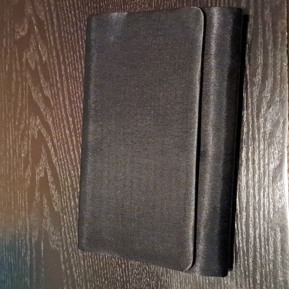 Black clutch